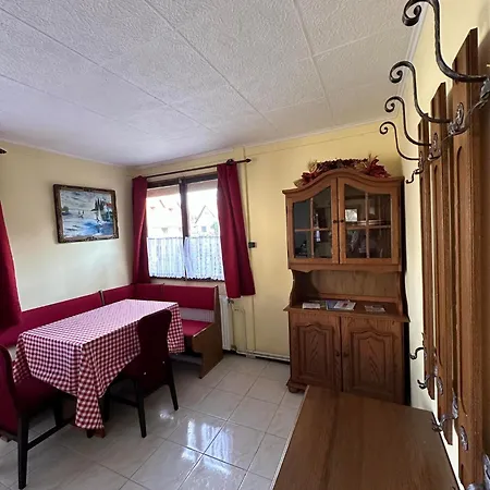 Tilumina Vendeghazak -timea Vendeghaz Holiday home *