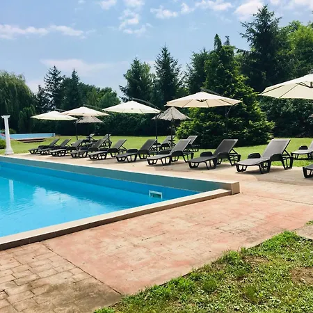 Tilumina Vendeghazak -timea Vendeghaz Holiday home Balatonboglar