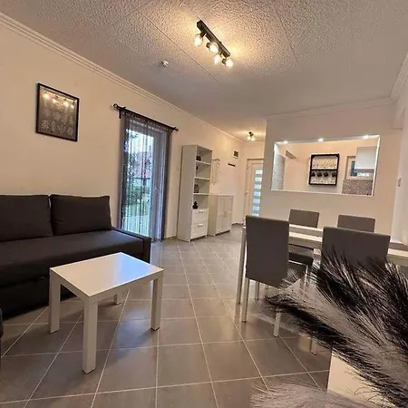 Tilumina Vendeghazak -timea Vendeghaz Holiday home