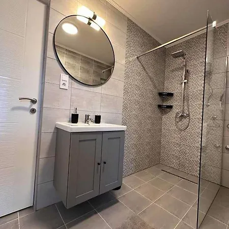 Tilumina Vendeghazak -timea Vendeghaz Holiday home