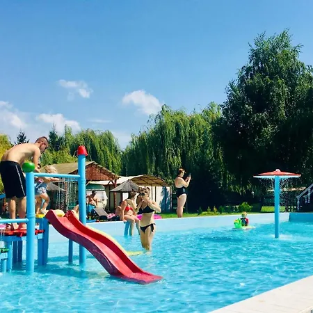 Tilumina Vendeghazak -timea Vendeghaz بيت للعطل Balatonboglár
