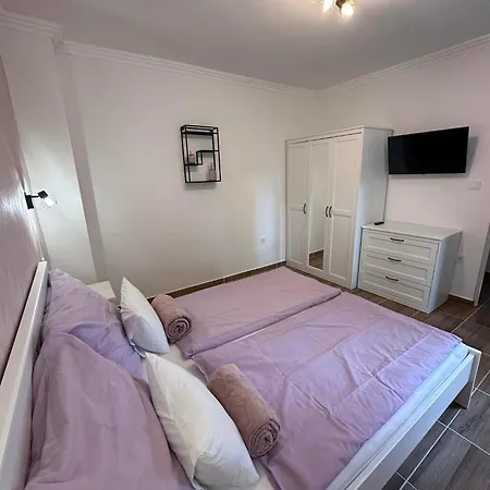 Tilumina Vendeghazak -timea Vendeghaz Holiday home *