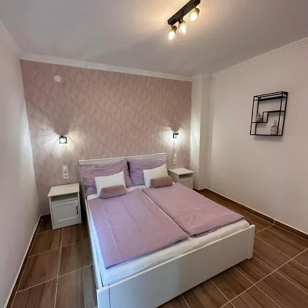 Tilumina Vendeghazak -timea Vendeghaz Holiday home
