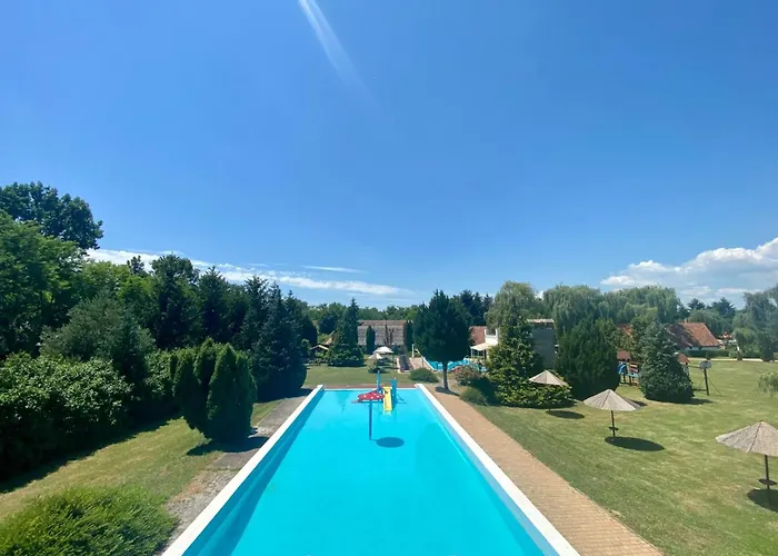 Tilumina Vendeghazak -timea Vendeghaz Holiday home *