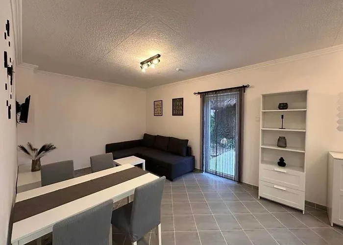 Tilumina Vendeghazak -timea Vendeghaz Balatonboglar