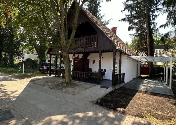 Tilumina Vendeghazak -timea Vendeghaz Holiday home *