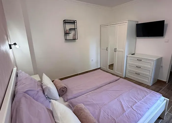 Tilumina Vendeghazak -timea Vendeghaz Holiday home *